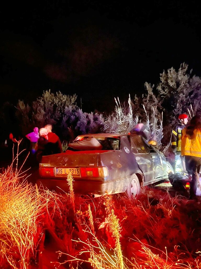 Manisa'da tarlaya devrilen otomobilin sürücüsü öldü