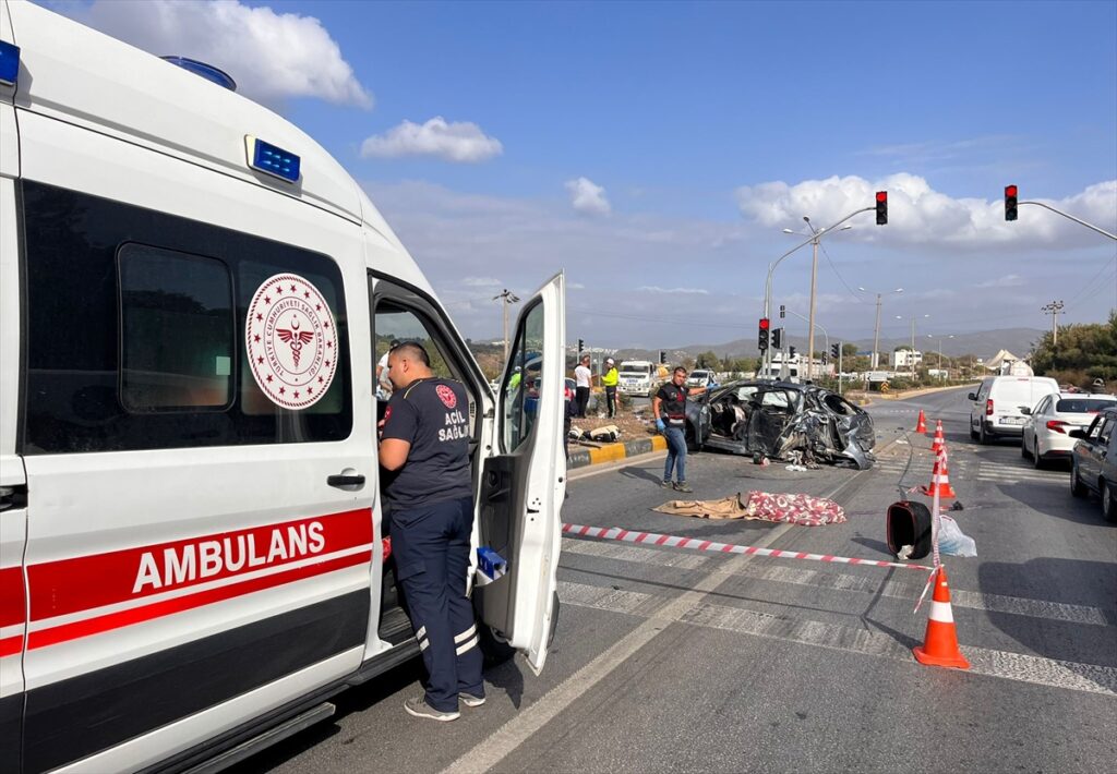 Yolcu otobüsüyle otomobil çarpıştı, 1 kişi öldü, 3 kişi yaralandı