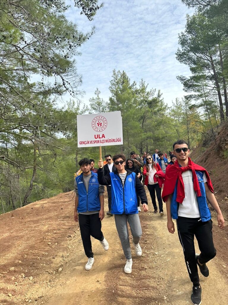 Muğla'da gönüllü gençler “doğanın içinde biz de varız” projesinde buluştu