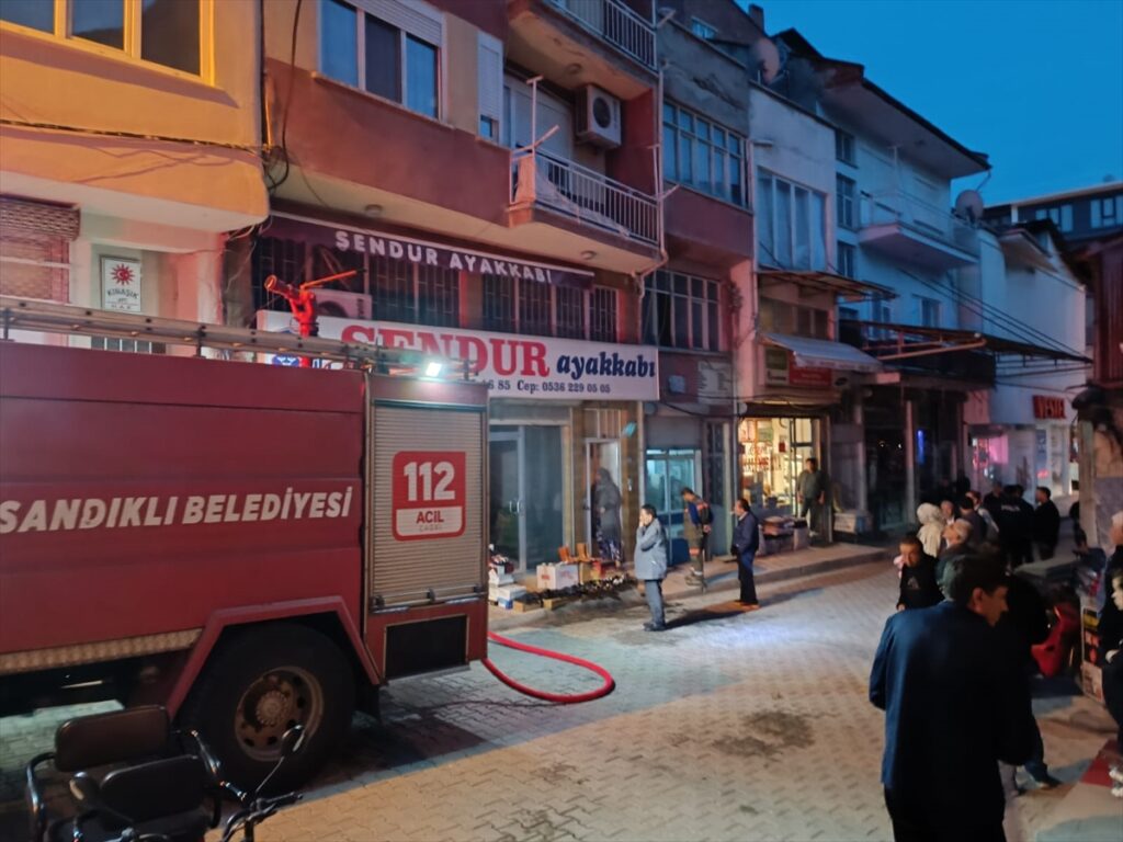 Sandıklı'da iş yerinde çıkan yangın söndürüldü