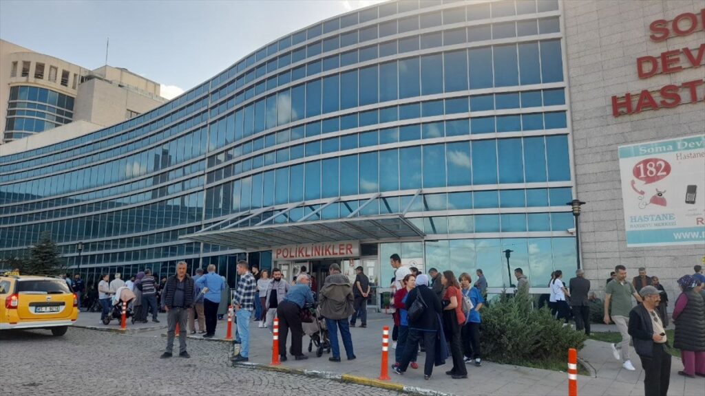 Soma'da hastanenin elektrik panosunda çıkan yangın söndürüldü
