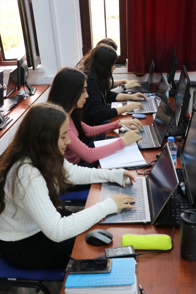 Üniversitelerde Siber Vatan'ın koruyucusu “beyaz şapkalı” hackerlar yetişiyor