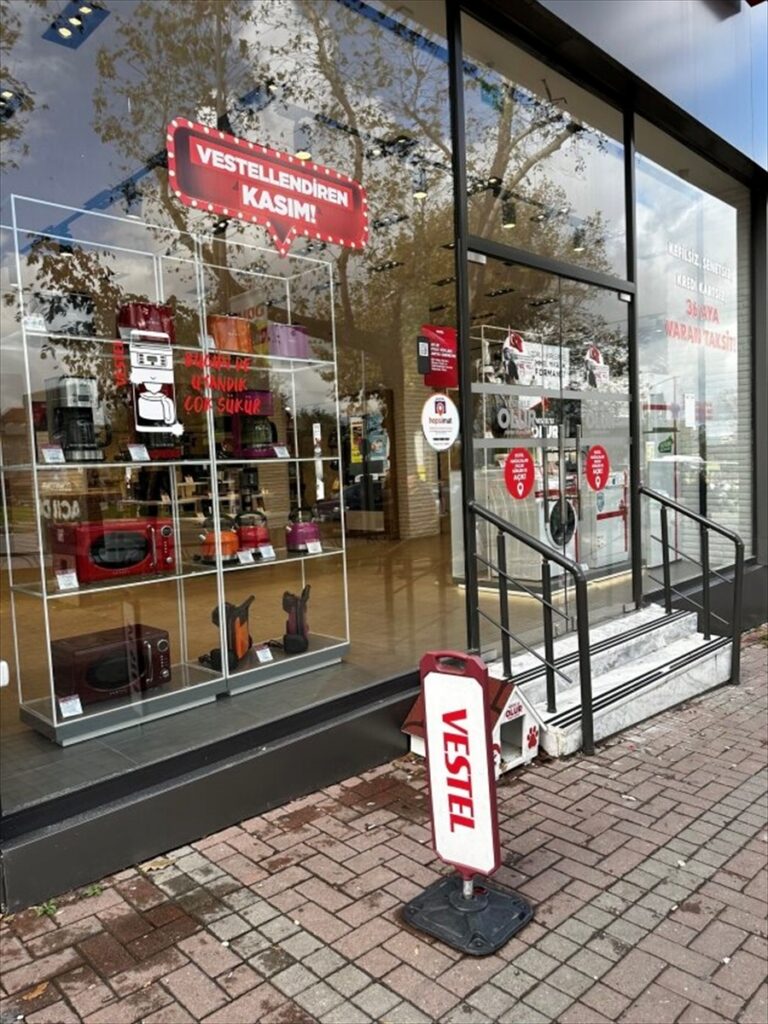 Vestel'in Bursa Osmangazi'deki Fomara mağazasında Kafe Vesto hizmete girdi