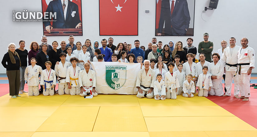 Bodrumspor judo takımı oyuncuları kuşak atladı