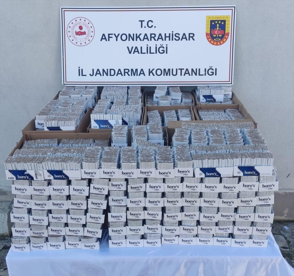 Afyonkarahisar'da kaçak sigara bulunan kamyonetin sürücüsü gözaltına alındı
