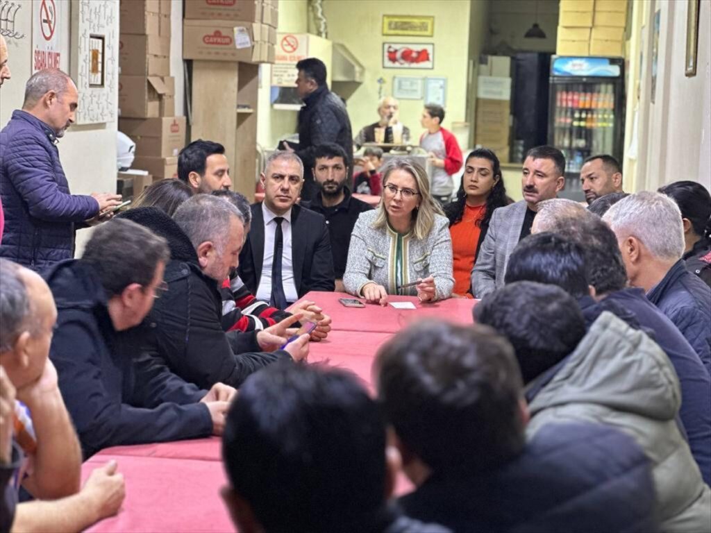 AK Parti'li Çankırı, su baskınından etkilenen vatandaşlarla bir araya geldi