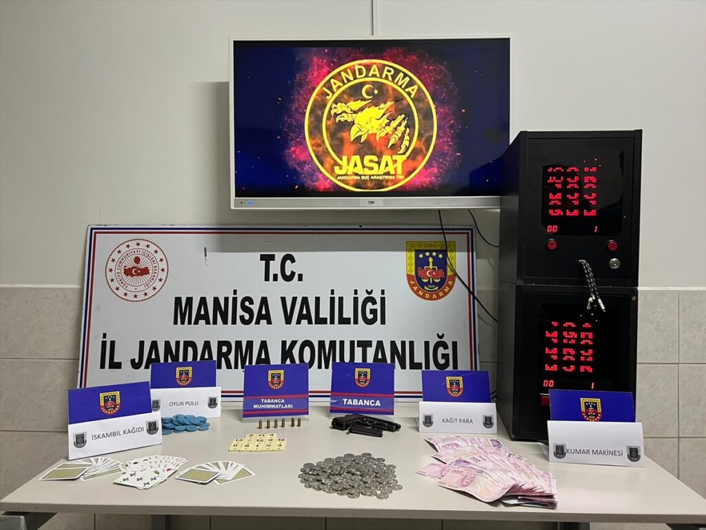 Akhisar'da kumar oynatan 2 kişi hakkında adli işlem başlatıldı