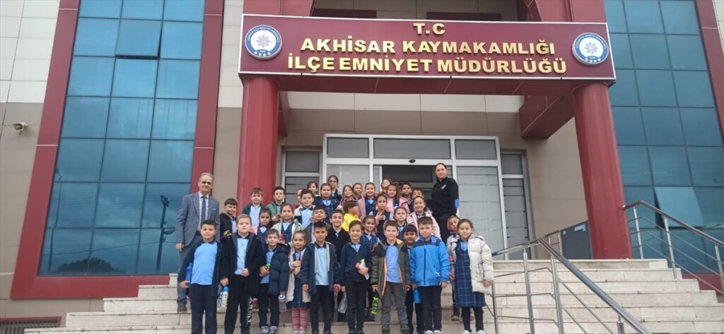 Akhisar'da öğrencilere polislik mesleği tanıtıldı
