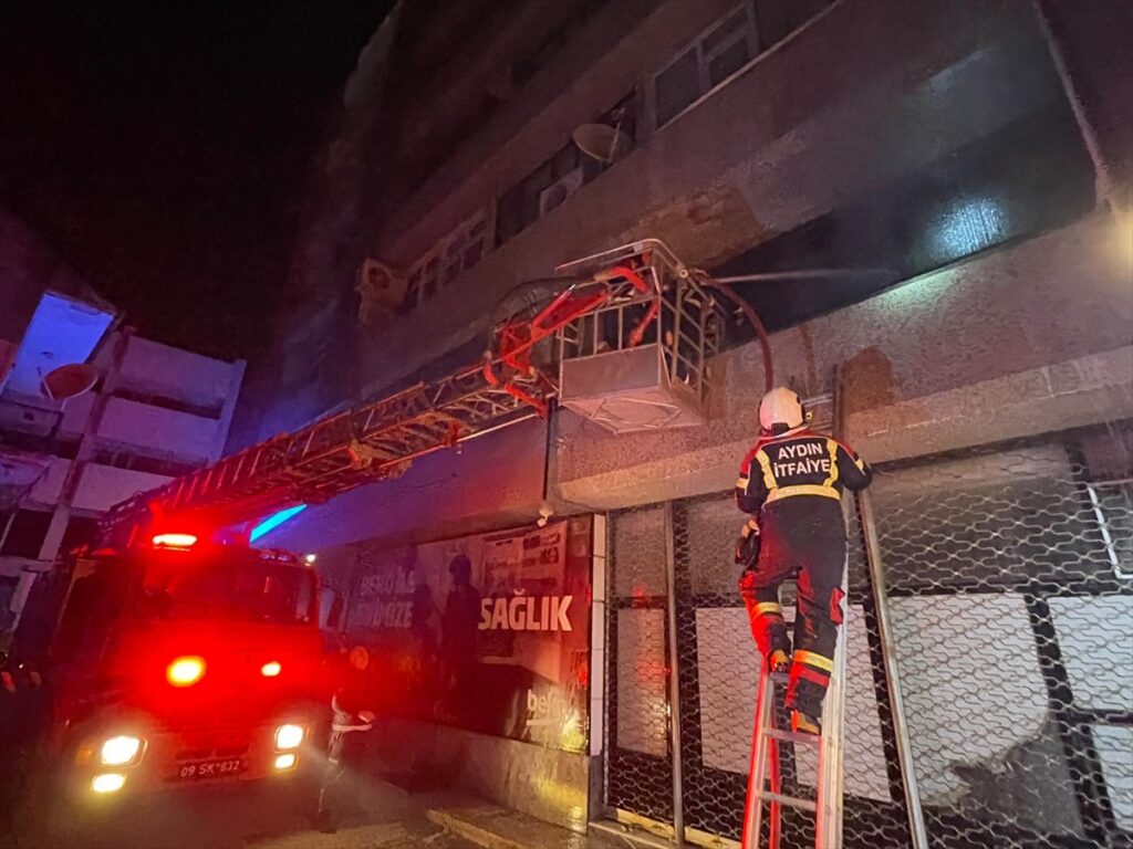 Aydın'da gıda imalathanesinde çıkan yangın söndürüldü
