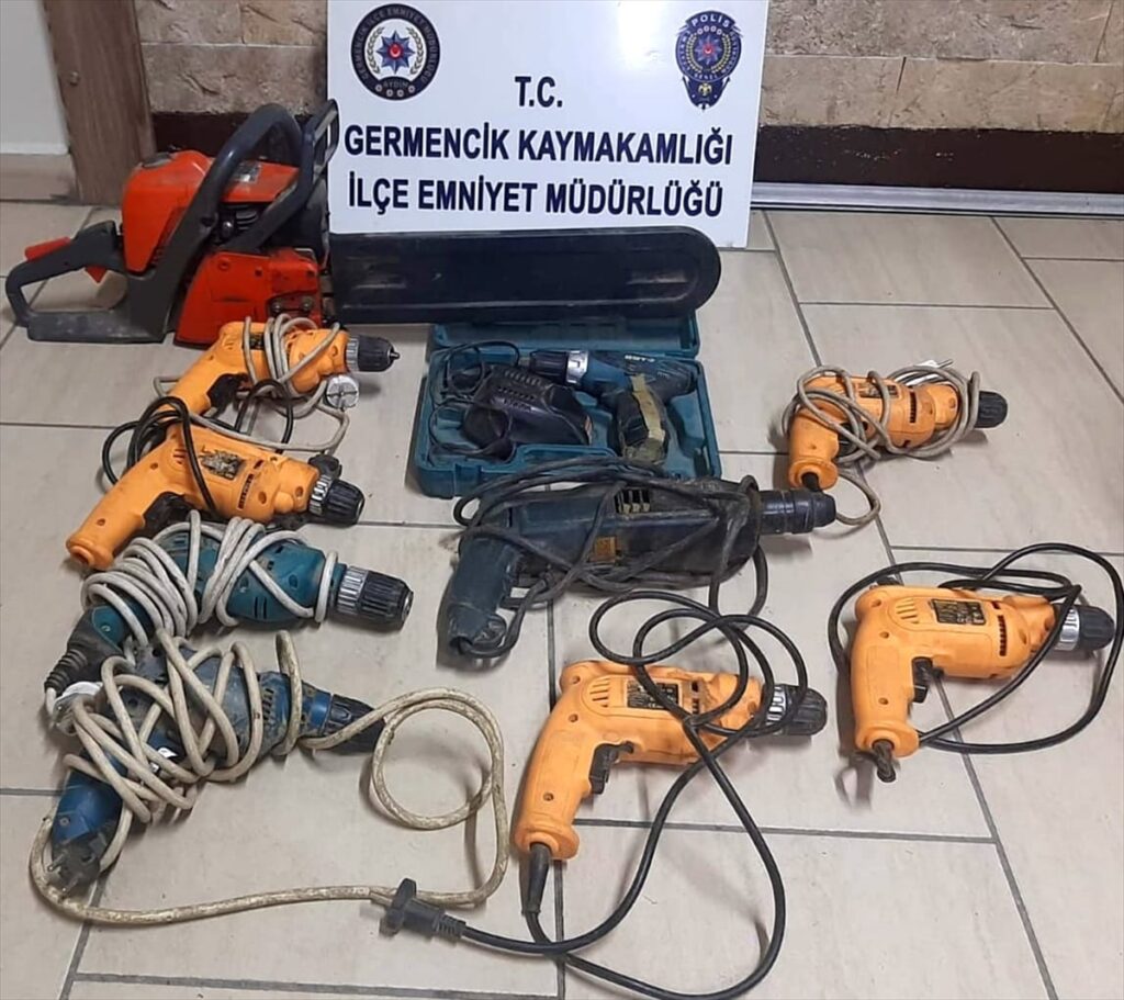 Aydın'da hırsızlık şüphelisi 2 kişi tutuklandı