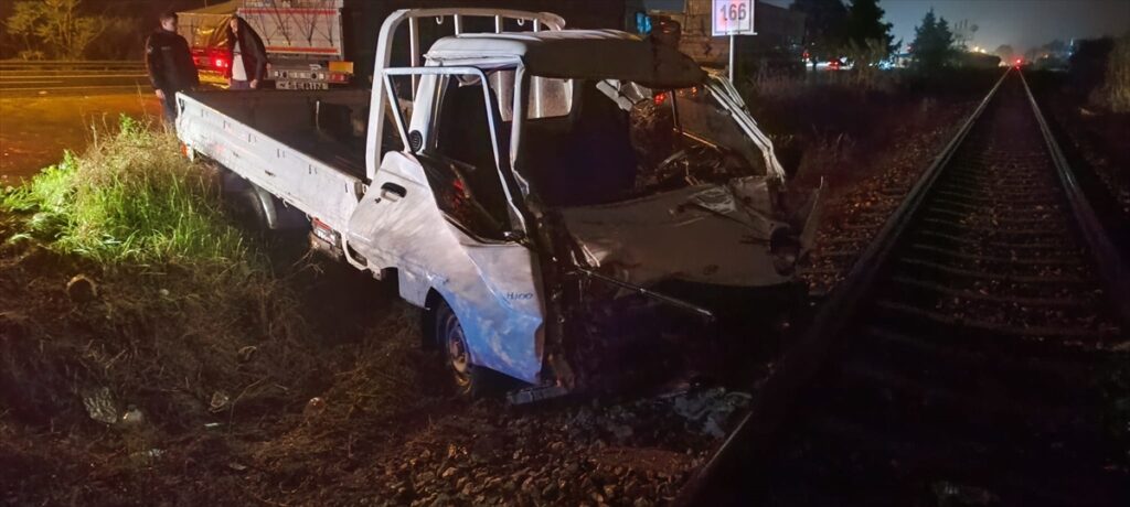 Aydın'da trafik kazasında kamyonetin sürücüsü öldü