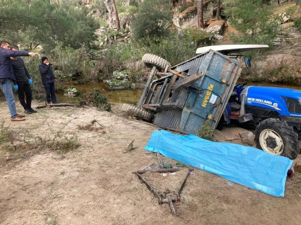 Aydın'da traktörün römorkundan düşen kişi yaşamını yitirdi