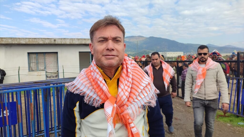 Bayındır'da deve güreşi şenliği yapıldı