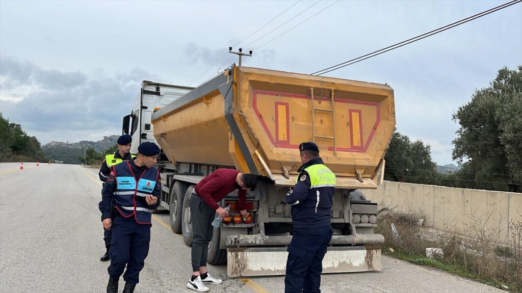 Bodrum'da hafriyat kamyonları ve beton mikserleri denetlendi