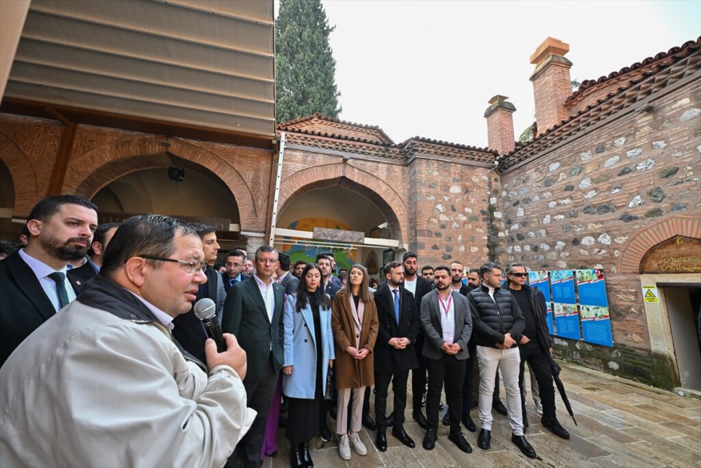 CHP Genel Başkanı Özel'den Saadet Partisinin grup kurma çoğunluğuna ulaşmasıyla ilgili açıklama: