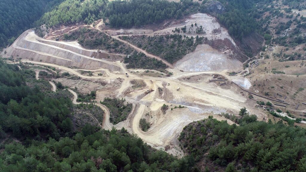 Demirci Boyacık Barajı'nda çalışmalar devam ediyor