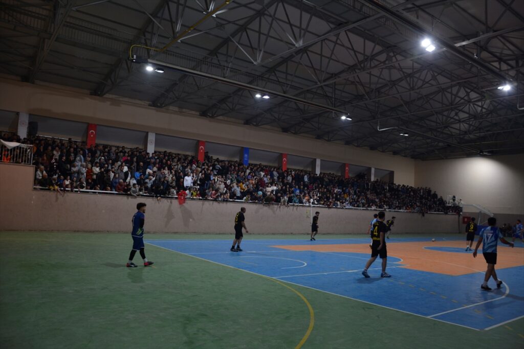 Demirci'de düzenlenen futsal turnuvası sona erdi