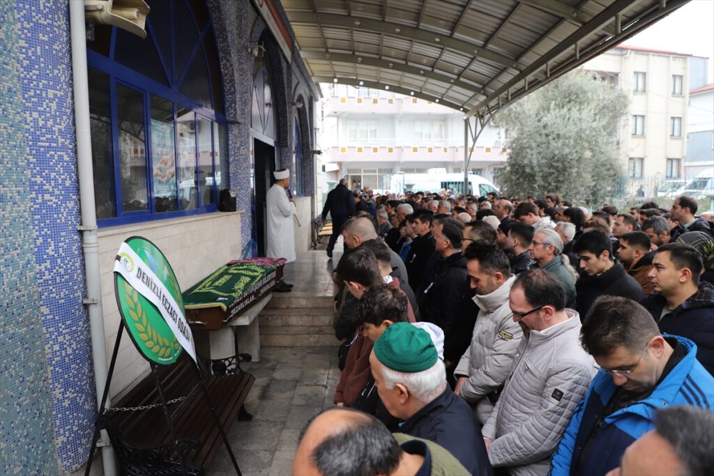 GÜNCELLEME – Denizli'de otomobilin çarptığı üniversite öğrencisi tedavi gördüğü hastanede hayatını kaybetti