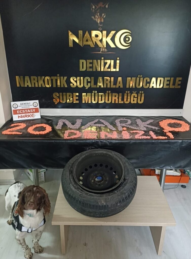 Denizli'de otomobilin stepnesinde 4 bin 908 uyuşturucu hap ele geçirildi