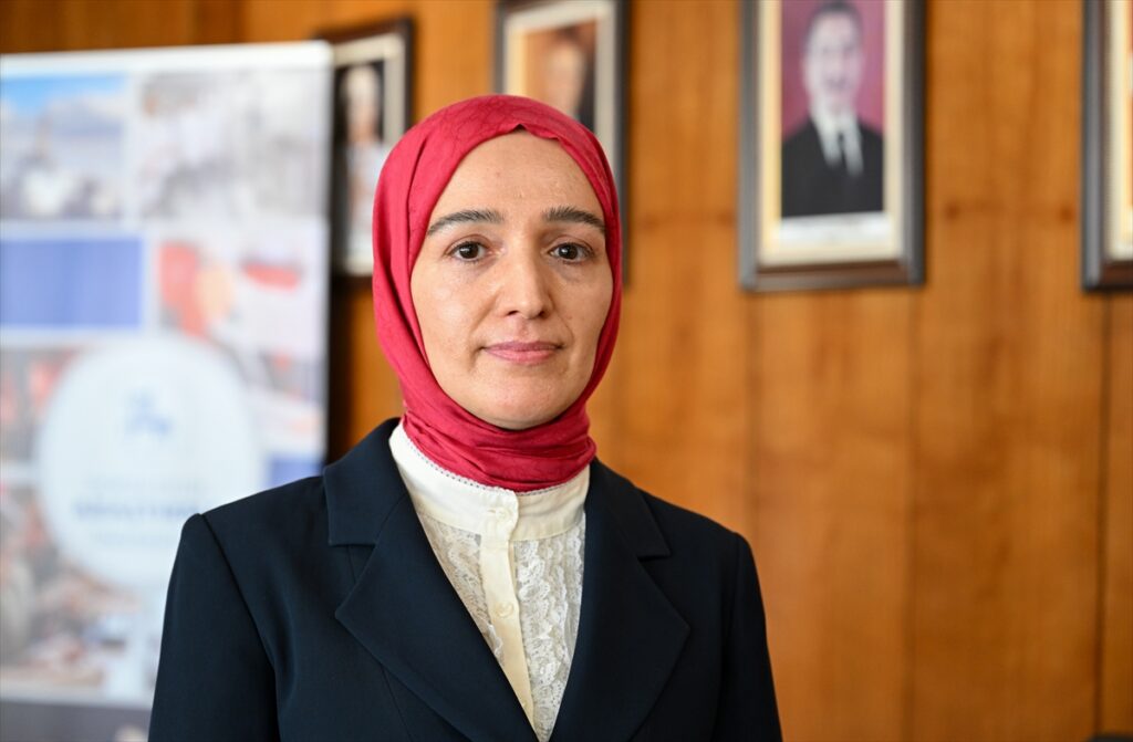 Dokuz Eylül Üniversitesi, 2 bin gönüllüsüyle deprem bölgesinden elini çekmiyor
