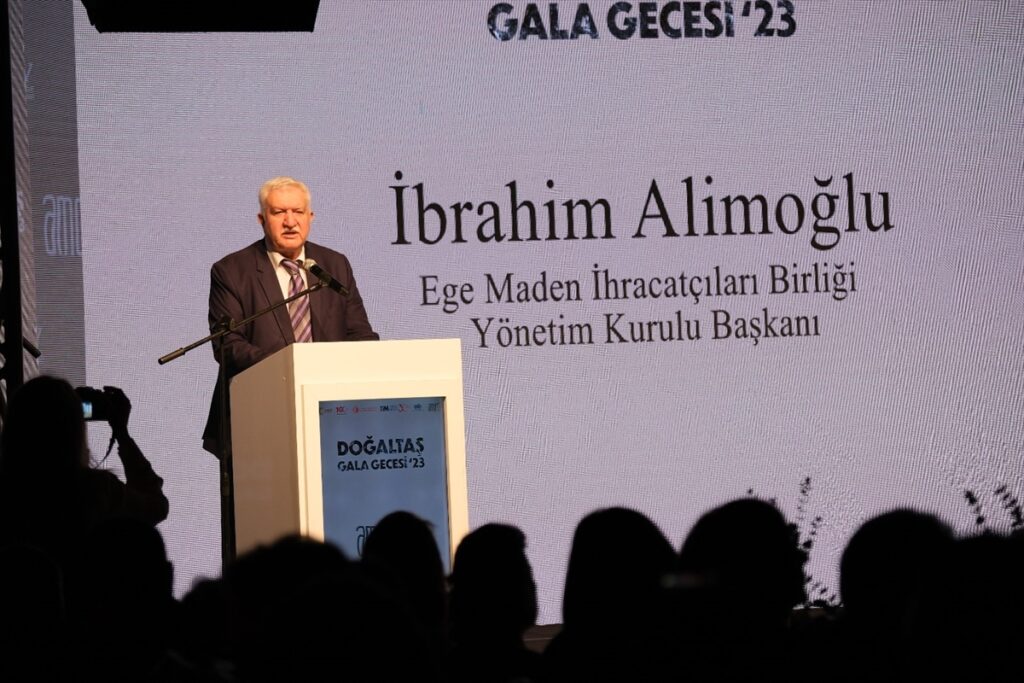 Ege Maden İhracatçıları Birliğinden başarılı ihracatçı ve tasarımcılara ödül