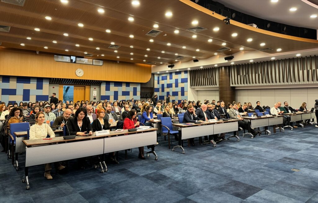 “Ekonomiye Kreatif Dokunuş: Sinema” başlıklı panel, İzmir'de düzenlendi