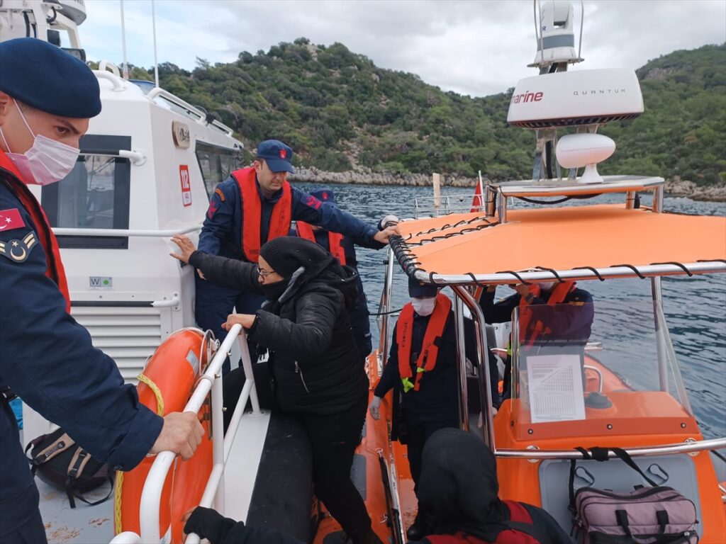 Fethiye'de 23 düzensiz göçmen yakalandı