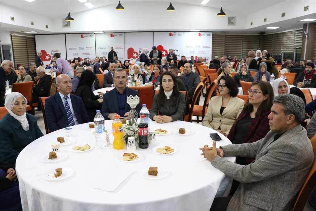 HEDEP Eş Genel Başkanı Oruç, İzmir'de “Halk Buluşması”na katıldı