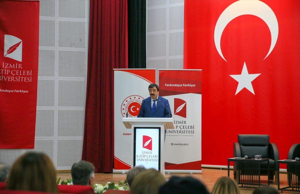 İzmir'de “Cumhuriyetin 100. yılında Türkiye ve Balkanlar” sempozyumu başladı