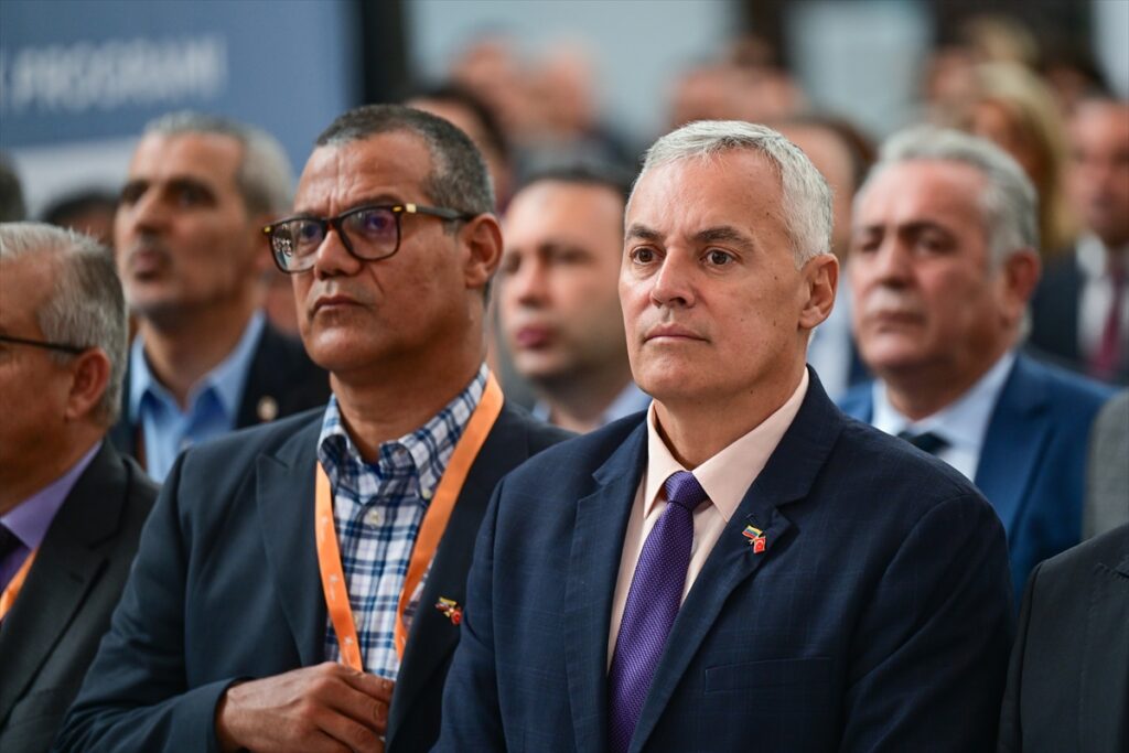 İzmir'de düzenlenen “17. Uluslararası Turizm Ticaret Fuar ve Kongresi” kapılarını açtı