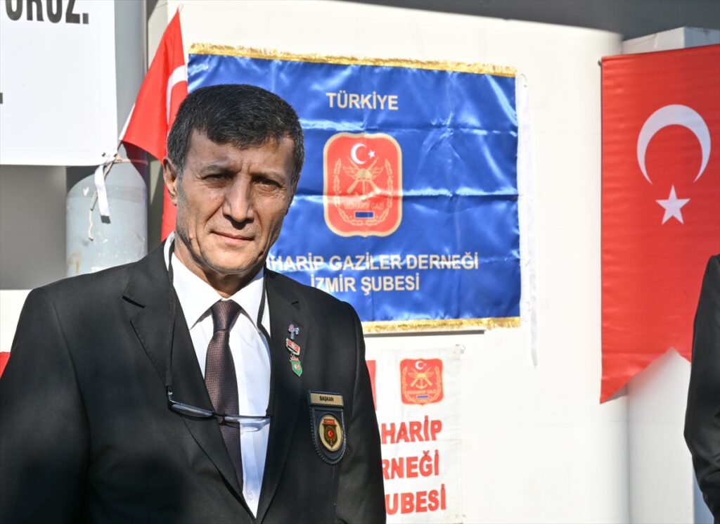 İzmir'de gazi ve şehit ailelerinden Pençe Kilit Harekatı şehitleri için anma etkinliği