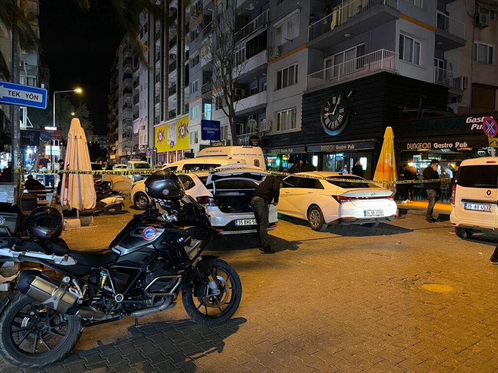 İzmir'de silahlı saldırıya uğrayan kişi yaralandı