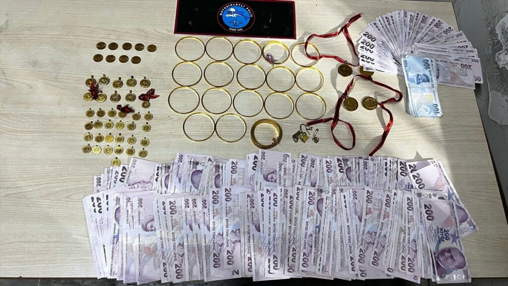 İzmir'de “terör soruşturması” yalanıyla dolandırıcılık yapan zanlı, polis uygulamasında yakalandı