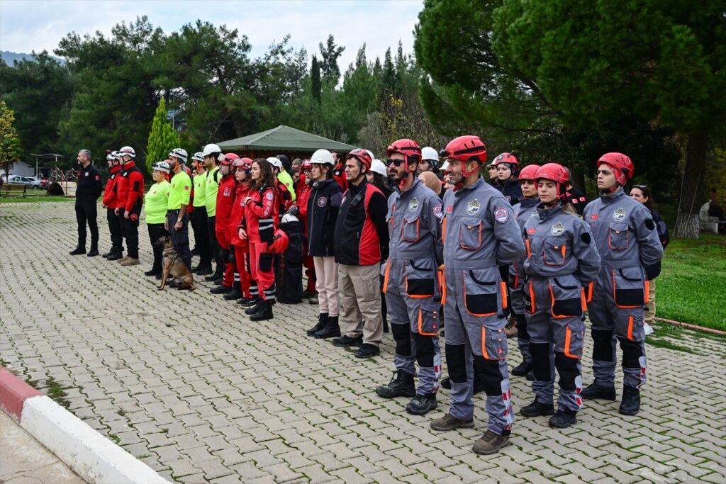 İzmir'de yangından hayvan kurtarma tatbikatı yapıldı