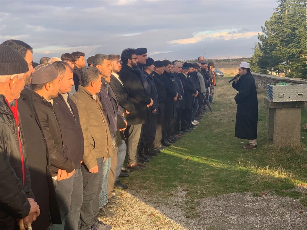 Kıbrıs gazisi Hasan Yaşar, son yolculuğuna uğurlandı