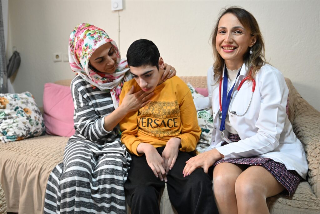 Lösemiyi yenip doktor oldu, hasta çocuklara hizmet veriyor