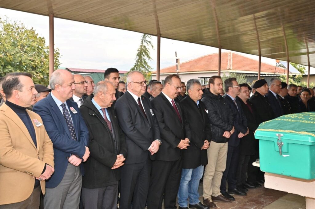 Manisa İl Emniyet Müdürü Fahri Aktaş’ın vefat eden ağabeyi toprağa verildi