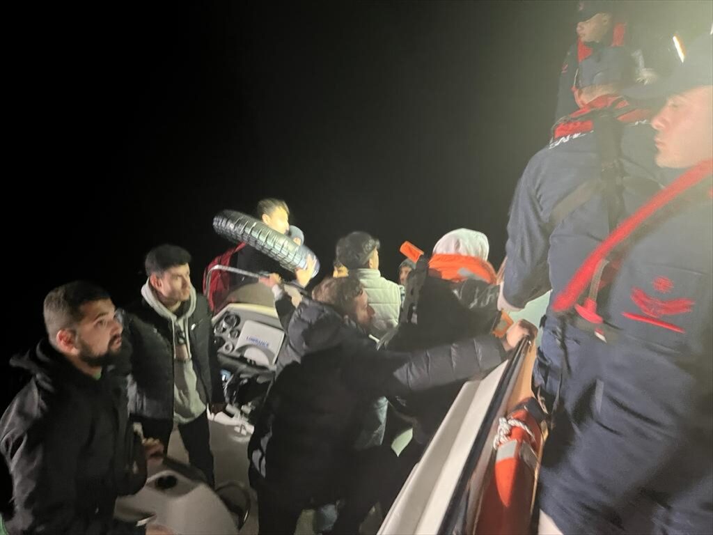Muğla açıklarında 14 düzensiz göçmen kurtarıldı