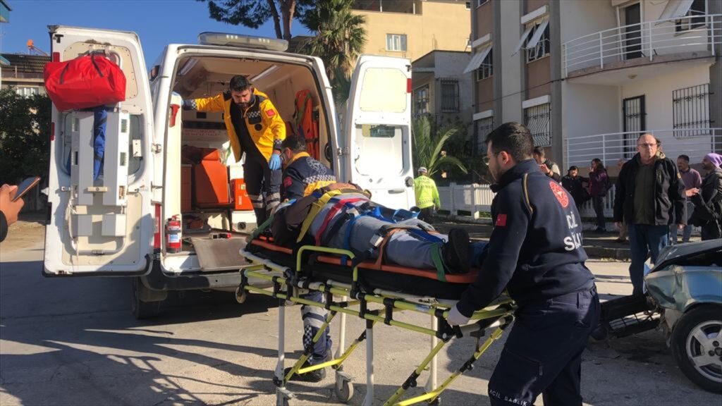 Nazilli'de iki otomobilin çarpışması sonucu bir kişi yaralandı
