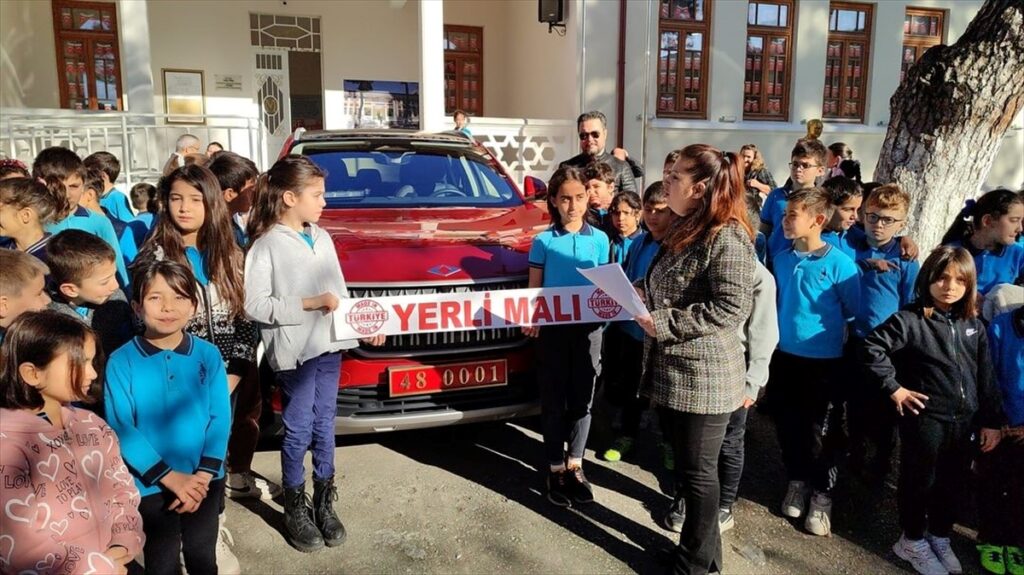 Türkiye'nin yerli otomobili Togg, Muğla'da öğrencilere tanıtıldı