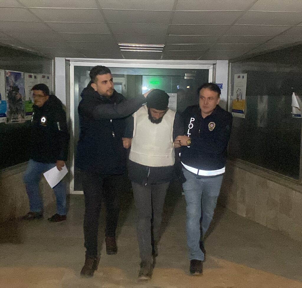 Uşak'ta bakkalı öldürdüğü iddiasıyla yakalanan şüpheli tutuklandı