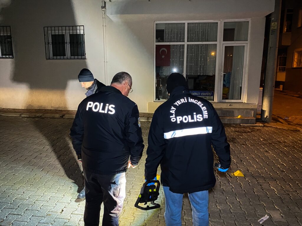 Uşak'ta bıçaklı kavgada 2 kişi yaralandı