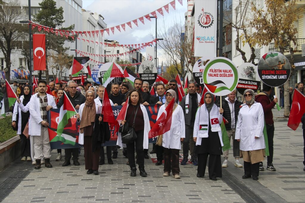 Uşak'ta sağlık çalışanları Filistin için “sessiz yürüyüş” yaptı