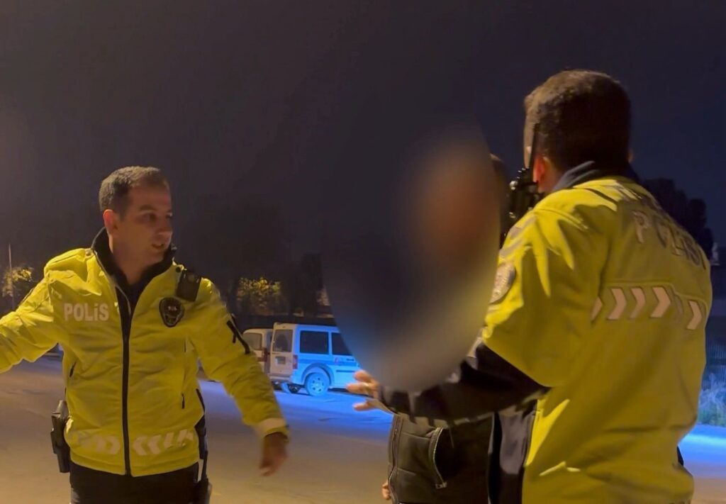 Yılbaşı akşamında alkollü sürücü polis ekiplerine zor anlar yaşattı