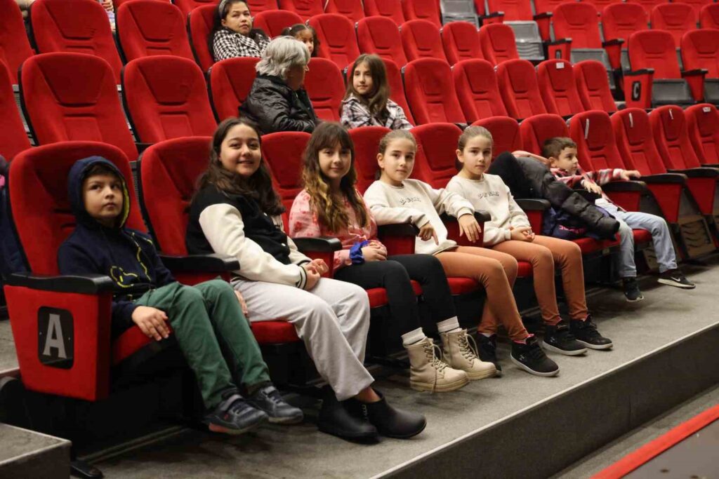 Marmaris’te çocuklar için animasyon film gösterileri başladı