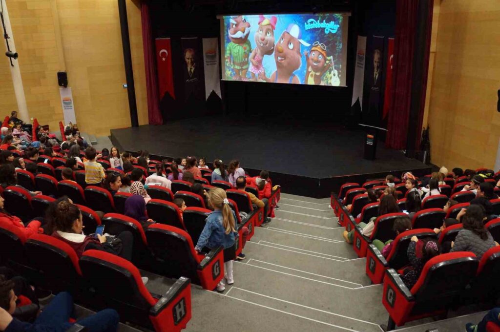 Marmaris’te yarıyıl şenliği çocukları bekliyor