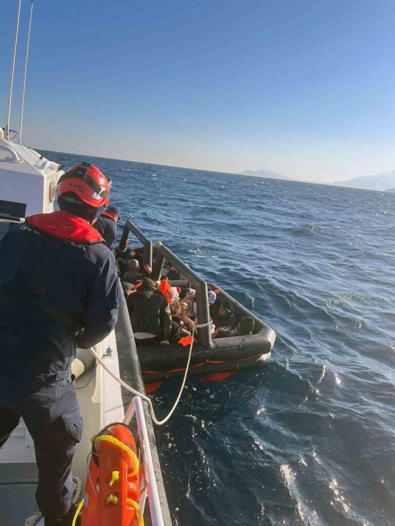 Datça’da 29 düzensiz göçmen kurtarıldı