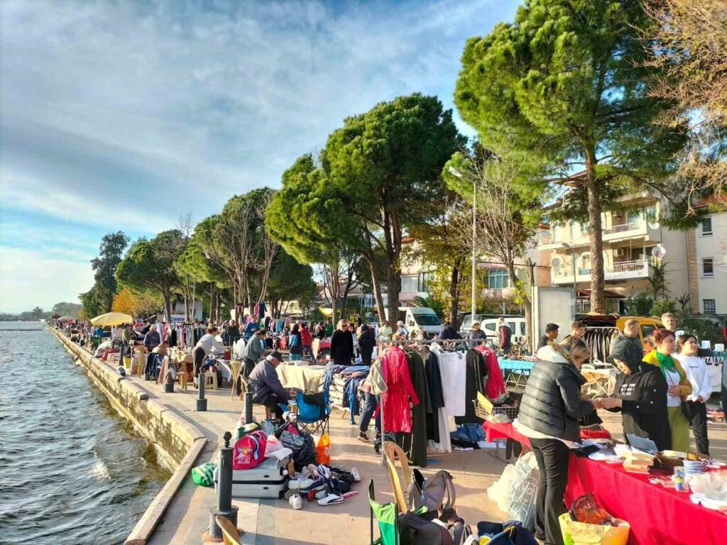 Köyceğiz’de düzenlenen ikinci el pazarına ilgi artıyor