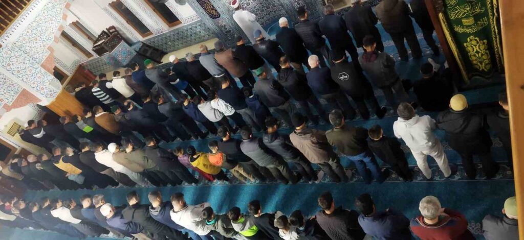 Köyceğiz’de Miraç Kandili’nde camiler doldu