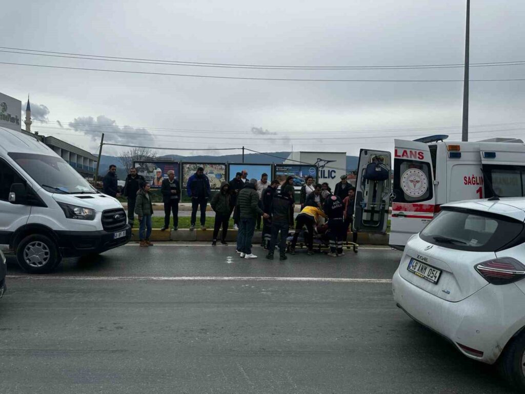 Milas’ta minibüs yayaya çarptı: 1 yaralı